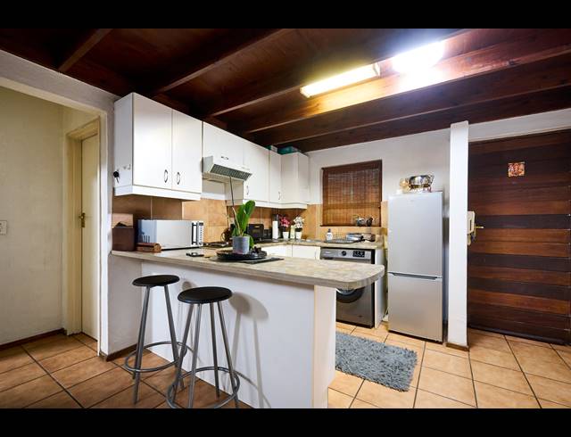 1 BEDROOM APARTMENT RENTED IN SUNNINGHILL